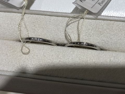 【Ponte Vecchio(ポンテヴェキオ)の口コミ】 ダイヤモンドが入っていないシンプルなものを探していましたが、さりげな…