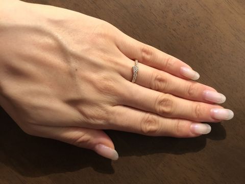 【STAR JEWELRY(スタージュエリー)の口コミ】 婚約指輪というと一粒のダイヤのイメージがありますが、普段使いしにくそ…