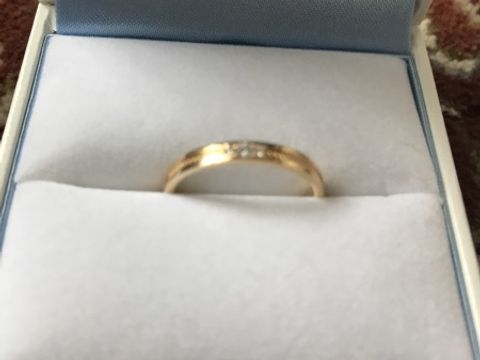 【アイプリモ(I-PRIMO)の口コミ】 指輪表面？が丸く無く、少し角ばってる？表面が平らになっているデザイン…