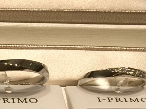 【アイプリモ(I-PRIMO)の口コミ】 リング全周が斜めにカッティングされていて、真ん中にも斜めにダイヤモン…