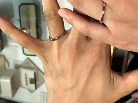 【SIENAROSE(シエナロゼ)の口コミ】 とにかく、素材が特徴的です。ロゼチナという、独自の素材で、プラチナと…