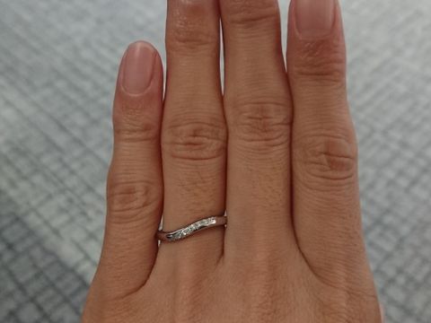 【CAFERING(カフェリング)の口コミ】 ウェーブラインの、ダイヤがひとつ入ったデザインを探していました。写真…