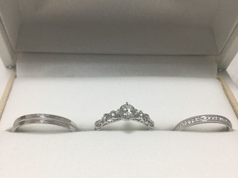 【PILOT BRIDAL(パイロットブライダル)の口コミ】 最初彼の指輪はシンプルなものにしていたが、どうしても女性的な指に見え…