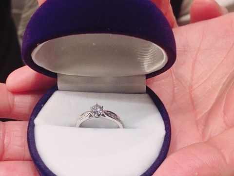 【GALA JEWELRY(ガラジュエリー)の口コミ】 ずっと一粒ダイヤではなく、リングの周りにもデザイン性があるものが欲し…