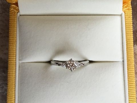 【ケイウノ ブライダル(K.UNO BRIDAL)の口コミ】 好きなモチーフや雰囲気をヒアリングしてから、デザイナーさんがその場で…