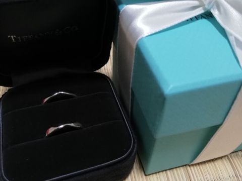 【ティファニー(Tiffany & Co.)の口コミ】 彼の手がとても色白で華奢なため、お揃いで装着したときに一番にあってい…