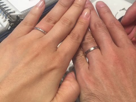 【銀座ダイヤモンドシライシの口コミ】 ストレートでダイヤが入っているもので探していたのですが、派手すぎずダ…