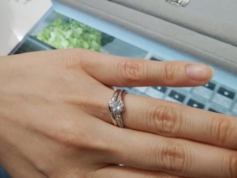 【宝寿堂(ほうじゅどう)の口コミ】 似合う指輪をアドバイスしていただき、私の指が綺麗に見えるS字のラインを…