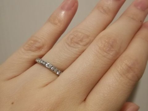 【ティファニー(Tiffany & Co.)の口コミ】 ダイヤモンドが沢山あるリングのほうが、プラチナに小キズがついてもずっ…
