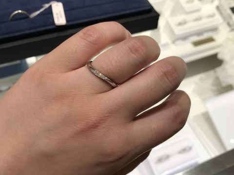 【4℃ BRIDAL(ヨンドシーブライダル)の口コミ】 凄く綺麗に輝いており、とても綺麗でした。結婚指輪の理想の１つの雰囲気…
