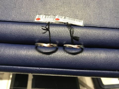 【エクセルコダイヤモンド(EXELCO DIAMOND)の口コミ】 結婚指輪のデザインの丸み、カーブ、ダイヤの輝き、Vカット、といったお洒…