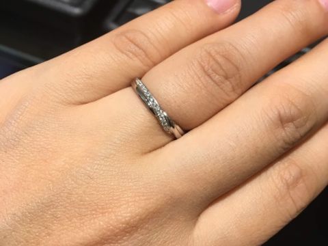 【エクセルコダイヤモンド(EXELCO DIAMOND)の口コミ】 リングの全ていいとこ取りをしたデザインが気に入りました。付け方を変え…