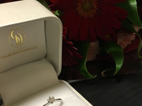 【銀座ダイヤモンドシライシの口コミ】 主人がサプライズで買ってきてくれました。
プロポーズリングで、わたしの…