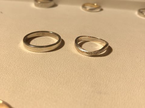 【杢目金屋(もくめがねや)の口コミ】 まず、木目柄の指輪が珍しいです。
プラチナ、シルバー、ホワイトゴールド…