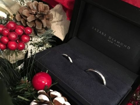 【ラザール ダイヤモンド(LAZARE DIAMOND)の口コミ】 細身のストレートでシンプルなもの、ということだけは決めていましたが、
…