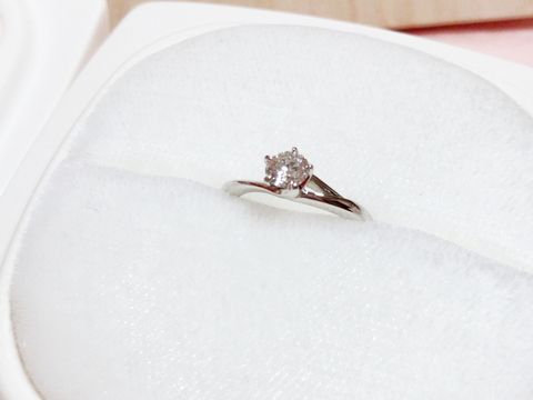 【俄(にわか)の口コミ】 水嶋ヒロ、絢香夫妻が付けているため、ブランド名は知っていました。
ネッ…