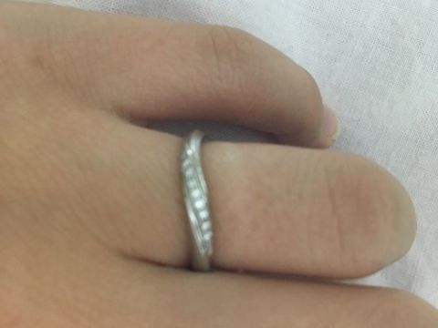 【4℃ BRIDAL(ヨンドシーブライダル)の口コミ】 他ブランドも見たが、指輪のデザインがとても気に入った。どちらかという…