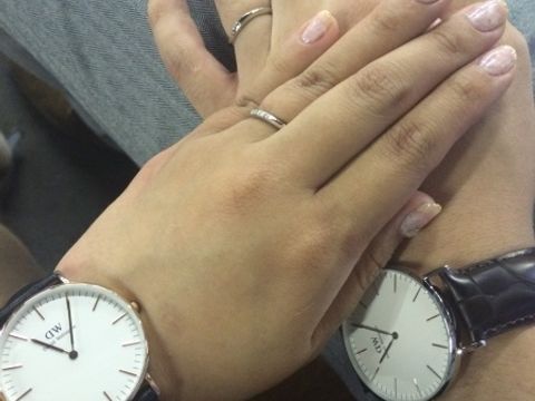 【ラザール ダイヤモンド(LAZARE DIAMOND)の口コミ】 他ブランドで購入した婚約指輪とも重ね付けできる点。
流れるようなデザイ…