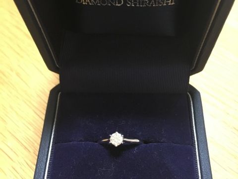 【銀座ダイヤモンドシライシの口コミ】 ほかの指輪では見ていてあまりピンとこなかったですが、手と手を重ねたよ…