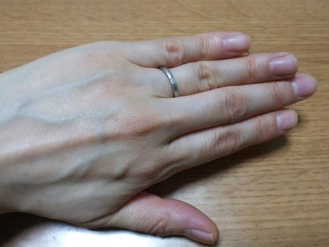 【4℃ BRIDAL(ヨンドシーブライダル)の口コミ】 シンプルなデザインで日常的に使いやすいものを選びました。仕事上引っ掛…