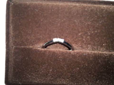 【アイプリモ(I-PRIMO)の口コミ】 婚約指輪を数年前にアイプリモさんで購入しました。入籍してから、引っ越…