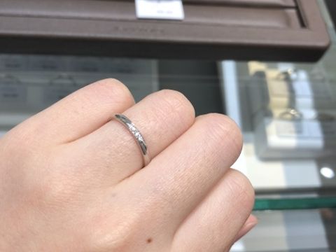 【アイプリモ(I-PRIMO)の口コミ】 ダイヤがついているシンプルなデザインを探していました。キラキラすぎず…