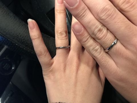 【アイプリモ(I-PRIMO)の口コミ】 婚約指輪との組み合わせがかわいいので選びました。さりげなくダイヤが並…