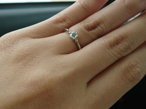 【アイプリモ(I-PRIMO)の口コミ】 横から見ると、指輪の土台部分がハートになっているので、甘すぎるのは苦…