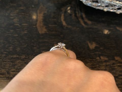 【ケイウノ ブライダル(K.UNO BRIDAL)の口コミ】 試着した指輪は、セミオーダータイプで、フレームとダイヤをそれぞれ選べ…