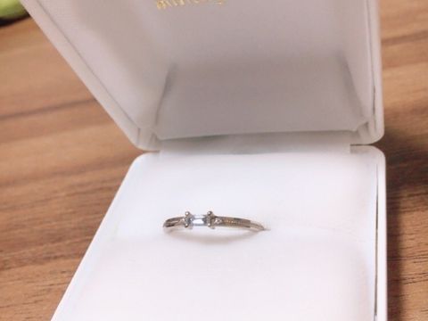 【mina.jewelry(ミナジュエリー)の口コミ】 マリッジと重ね付けしたいのでバゲット型を選びたかったのですが、いろん…