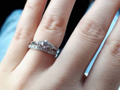 【銀座ダイヤモンドシライシの口コミ】 指輪の決め手は１粒ダイアがシンプルに際立って、かつ地味過ぎないという…
