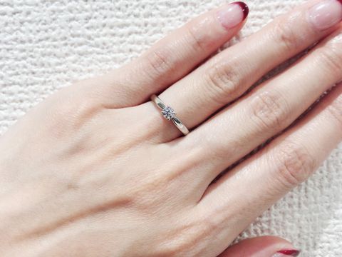 【4℃ BRIDAL(ヨンドシーブライダル)の口コミ】 彼がサプライズでプロポーズしてくれた時にこちらの婚約指輪を頂きました…