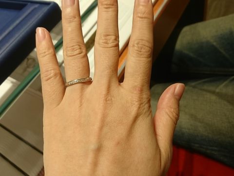 【エクセルコダイヤモンド(EXELCO DIAMOND)の口コミ】 ほどほどに太さがあり、ダイヤの華やかさがあるところが気に入りました。…