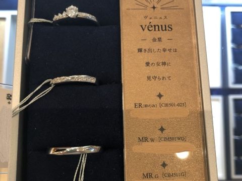 【アネリディギンザ(ANELLI DI GINZA)の口コミ】 一般的に主流なデザインの指輪です。
男性用はシンプルなストレートのプラ…