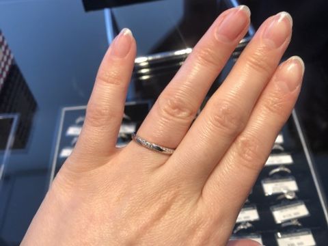 【エクセルコダイヤモンド(EXELCO DIAMOND)の口コミ】 新作とゆうことで見させて頂きました。指輪を見たときの感想が、一目で可…