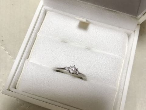 【EAU DOUCE4℃の口コミ】 シンプルながらも、石の存在感のあるものにした。結婚指輪を先に決めてい…