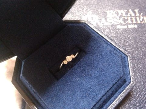 【ROYAL ASSCHER(ロイヤル・アッシャー)の口コミ】 彼がプレゼントしてくれたので価格等はわからないです。ダイヤの輝きに驚…