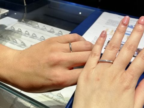 【銀座ダイヤモンドシライシの口コミ】 女性用がエタニティタイプで、とても美しく指をみせてくれます。
ダイヤが…