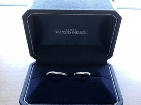【銀座ダイヤモンドシライシの口コミ】 ダイヤモンドが斜めに入っているデザインで探していました。何軒か回って…