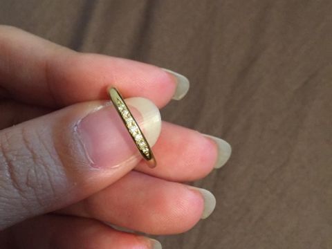 【銀座ダイヤモンドシライシの口コミ】 細身のデザインがよく、婚約指輪を海外ブランドにしてもらったため、結婚…