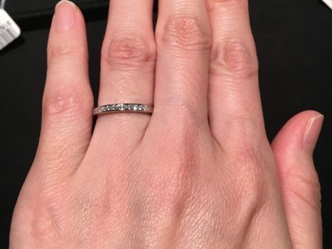 【ティファニー(Tiffany & Co.)の口コミ】 スタイリッシュでオシャレなエタニティリングだと思います。デザイン力の…