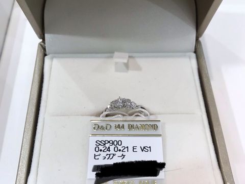 【D&D 144の口コミ】 大きなブーケをイメージした指輪です。ブーケと言えば結婚式で花嫁さんが…