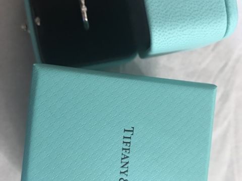 【ティファニー(Tiffany & Co.)の口コミ】 普段使いできるようにと、シンプルな指輪をいただきました。ダイヤが大き…