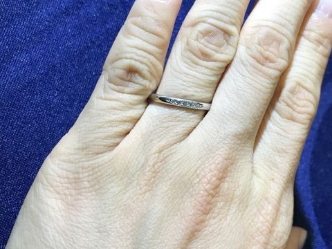 【銀座ダイヤモンドシライシの口コミ】 ダイヤが10個未満でしたが、十分な存在感がありました。素材も丈夫なもの…