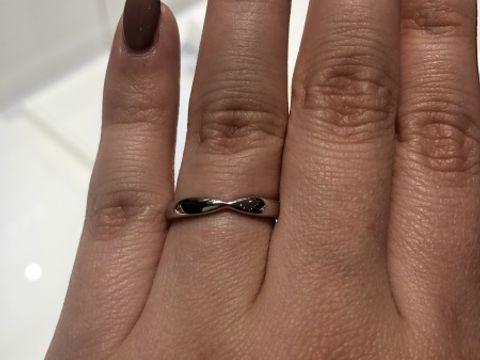 【ティファニー(Tiffany & Co.)の口コミ】 検討したのはハーモニーのダイヤなしのものでした。指にしっくりくるデザ…