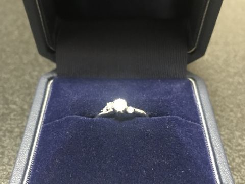 【銀座ダイヤモンドシライシの口コミ】 １つ１つの指輪を職人が手作りしているところに魅力を感じます。また、シ…