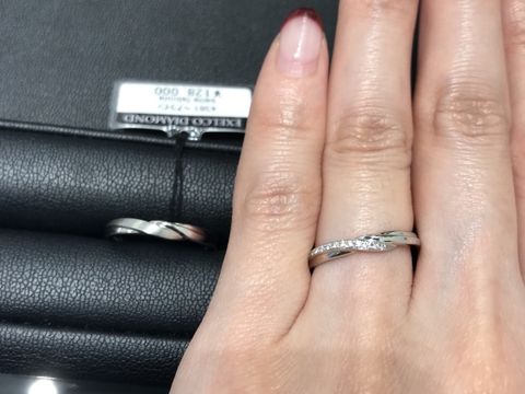 【エクセルコダイヤモンド(EXELCO DIAMOND)の口コミ】 カタログにも載っているリングで、パッと目に入ってきたのがこちらのリン…