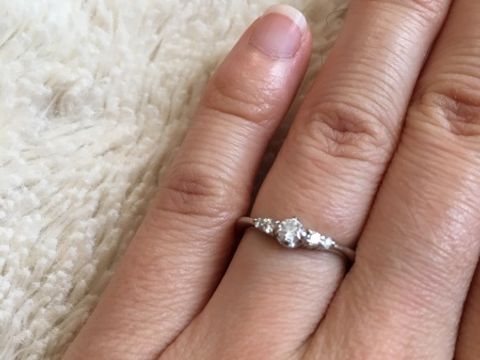 【STAR JEWELRY(スタージュエリー)の口コミ】 普段使いもできるもので探していました。また、結婚指輪との重ね付けもで…
