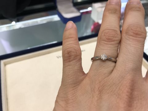 【ヴァンドーム青山(VENDOME AOYAMA)の口コミ】 ストレートのラインで、シンプルなものを探していて、ダイヤも大き過ぎな…