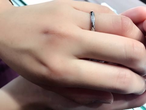 【アイプリモ(I-PRIMO)の口コミ】 指にはめた時に形が綺麗で、シンプルであり、自分だけじゃなく第三者から…